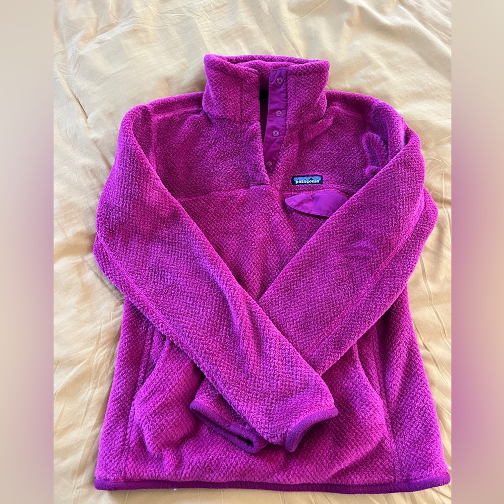 Patagonia girls pullover fleece.